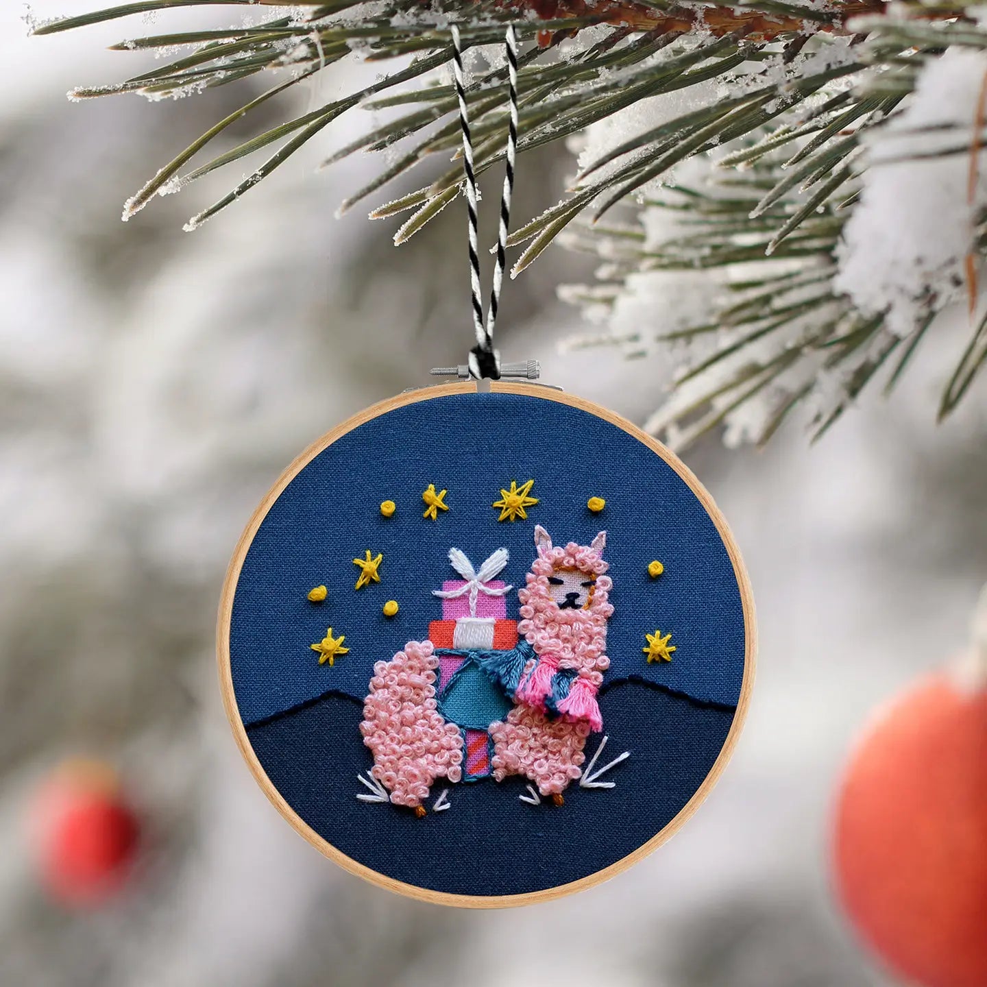 Antiquaria DIY Ornament Embroidery Kit : Alpaca