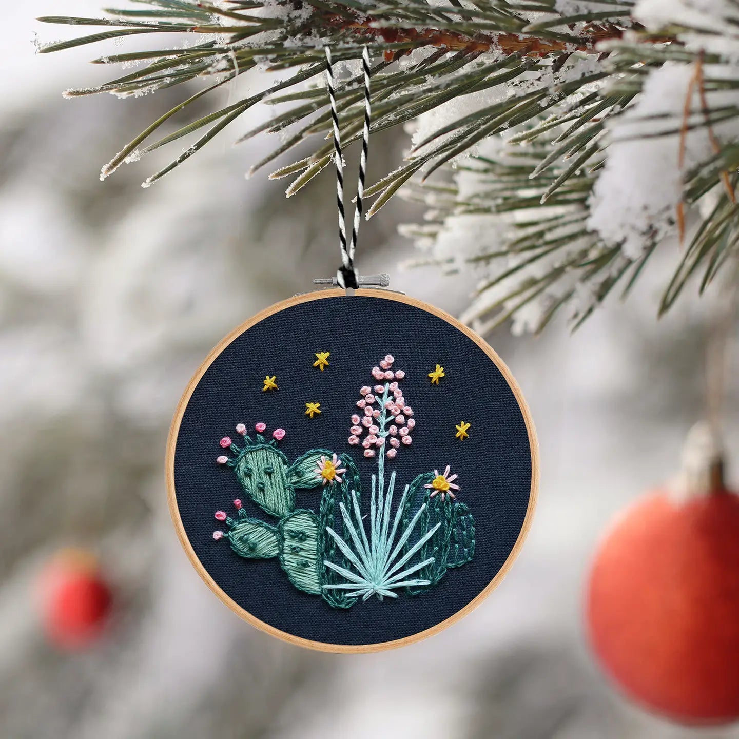 Antiquaria DIY Ornament Embroidery Kit : Cactus